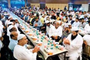 क्या इफ्तार पार्टियां तुष्टिकरण की राजनीति नहीं हैं?